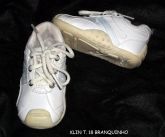 TENIS KLIN T. 18 BRANCO palmilha: 11,5 cm r$ 15,00